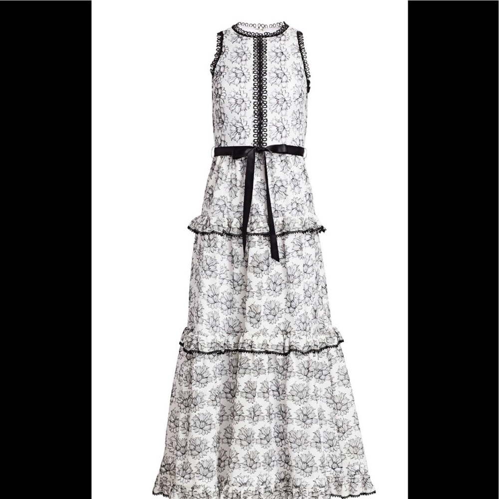 ML Monique Lhuillier  white and black lace gown!
